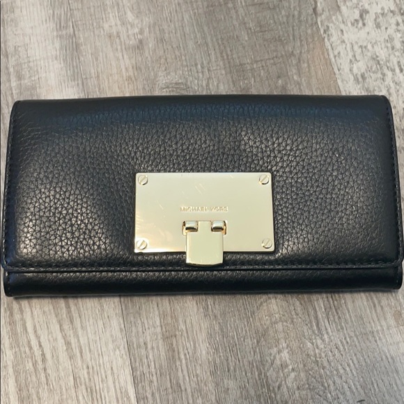 MICHAEL KORS BLACK LEATHER FLAP WALLET